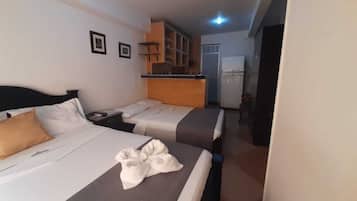 Family Studio | Hypo-allergenic bedding, free WiFi, bed sheets