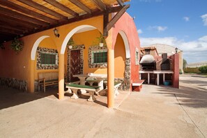 Outdoor dining - Country Home Finca Tropical with Sea View, Pool, Wi-Fi, A/C, Garden & Terrace (Las Palmas)