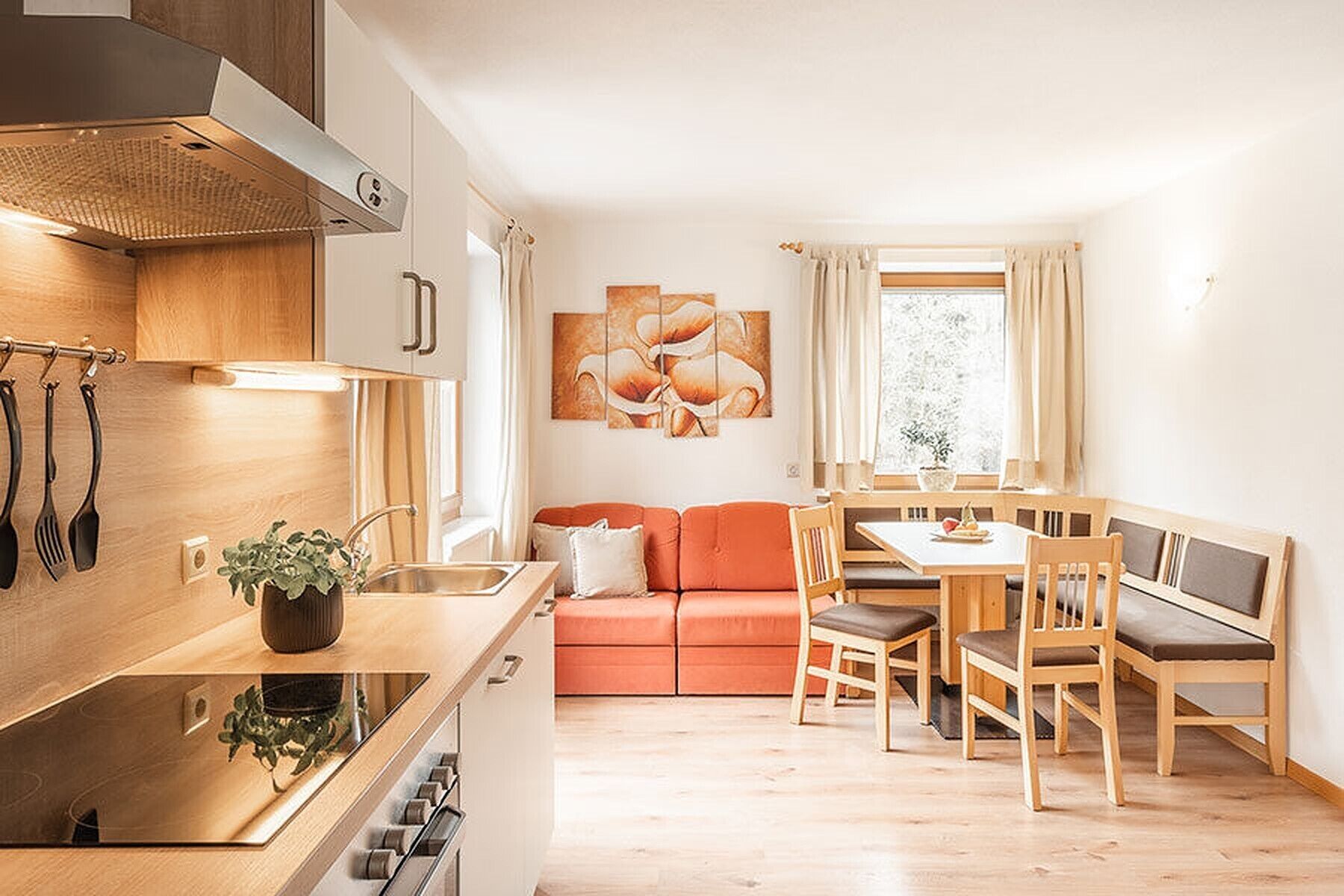 Geladeira, micro-ondas, cooktop, lava-louças