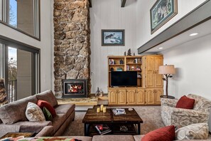 Smart-TV, peis og bøker