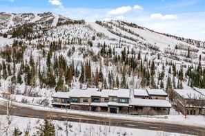 Exterior - True Ski In/Out TH w/Scenic Slope Views-Heated Pool-Hot Tub-Gym-W/D-Covered Parking-Just Remodeled (Steamboat Springs)