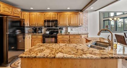 Just Remodeled! Ski In/Out TH w/Scenic Slope Views-Heated Pool-Hot Tub-Gym-Tennis-W/D in Unit-Deck