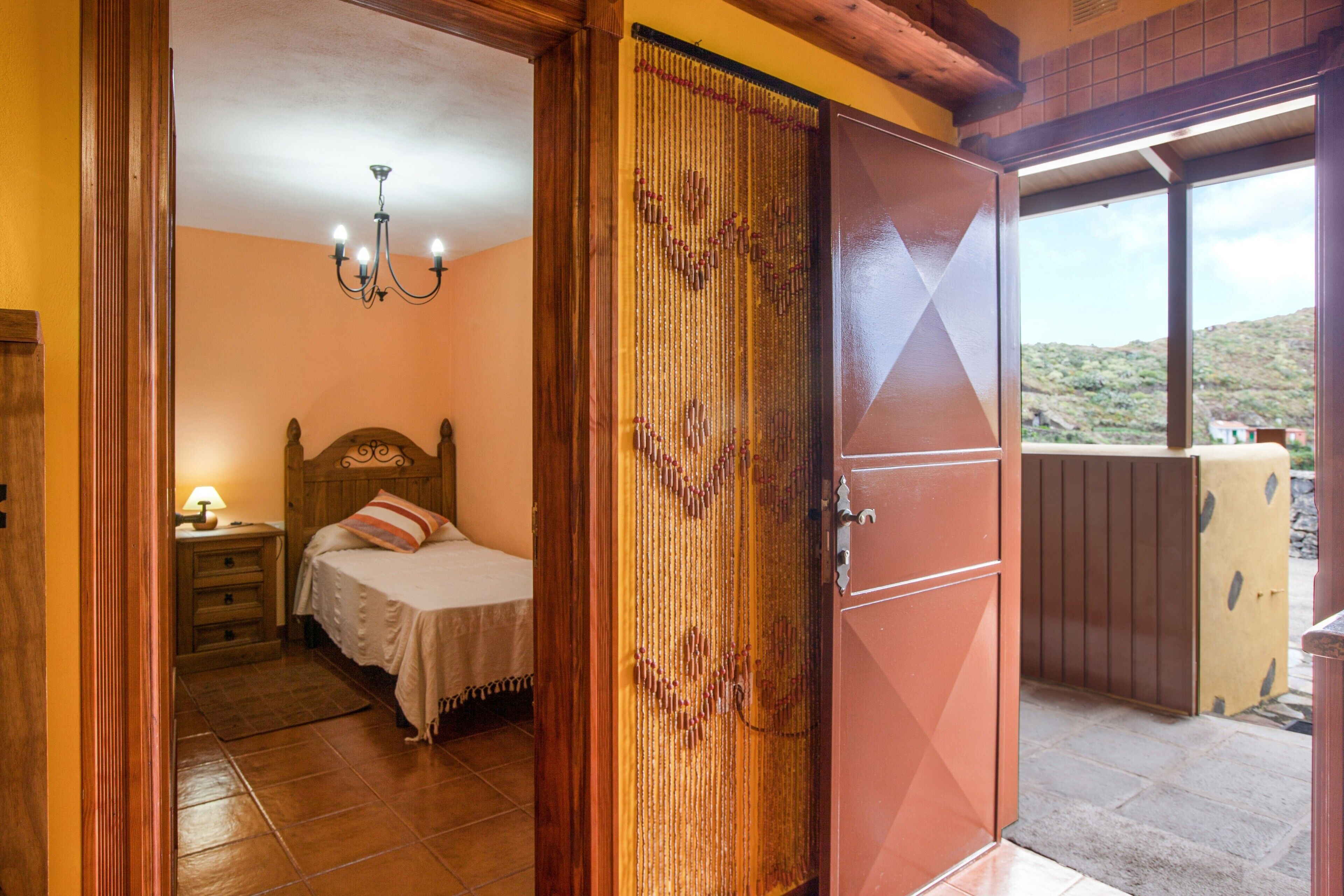 2 室のベッドルーム、アイロン / アイロン台、WiFi (無料)、ベッドシーツ