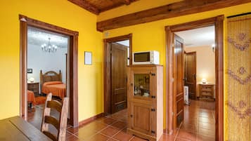 2 chambres, fer et planche à repasser, Wi-Fi gratuit, draps fournis