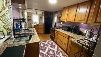 冰箱、微波炉、烤箱、炉灶