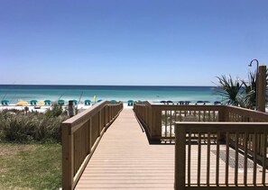 Property grounds - Gulf Front Primary Bedroom, Great Location! (Destin)