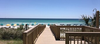 Gulf Front Master Bedroom, One Free Beach Set-up, Great Location!