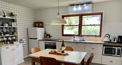 Exquisite Country Cottage in Private Rural Setting.