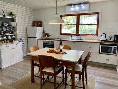 Exquisite Country Cottage in Private Rural Setting.