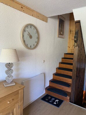 Interior - Les Menuires Brelin, France, Savoy. Studio 4 people, ski in ski out. (Les Belleville, Les Menuires)