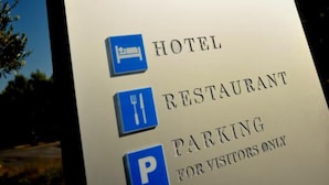 A sign for Hotel Terra with amenities including a restaurant and parking for visitors. - Hotel Terra (Novalja)