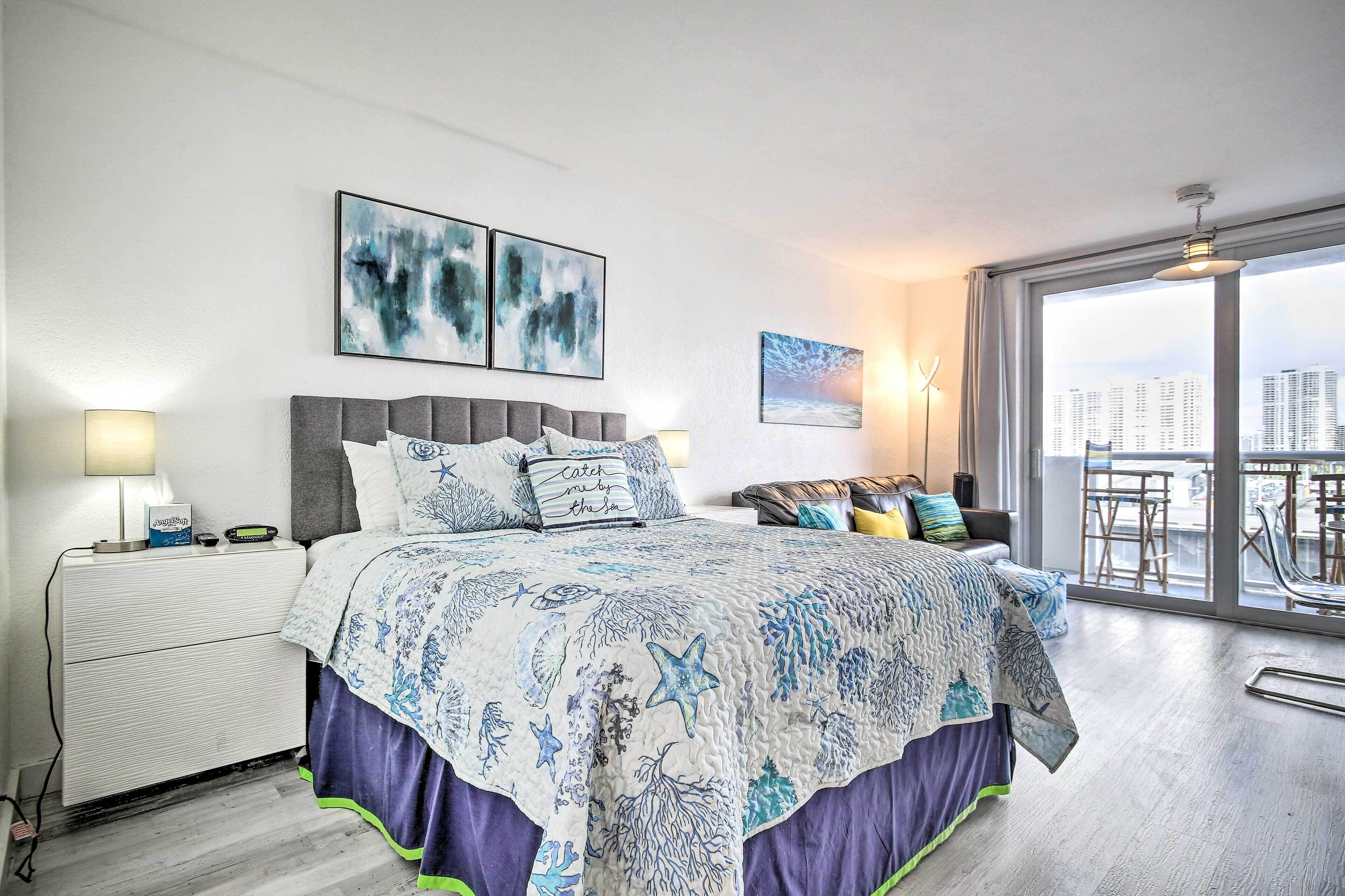 Studio w/ Direct Access to Sunny Isles Beach!