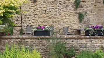 Cottage | Outdoor dining