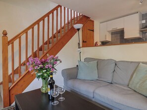 Cottage | Living area | Fireplace