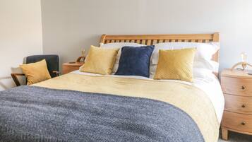 Cottage | 2 bedrooms, individually decorated, individually furnished, free WiFi