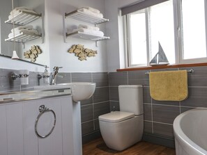 Bathroom - Hazel Cottage (Tintagel)