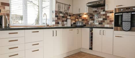 Casa rural | Cuina privada | Frigorífic, rentaplats i bullidora elèctrica