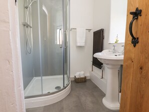 Cottage | Bathroom - Sunny Bank (Lancaster)