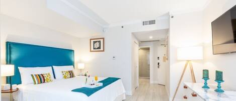 Bügeleisen/Bügelbrett, Reisekinderbett, WLAN, Bettwäsche