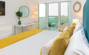 Iron/ironing board, travel cot, WiFi, bed sheets - MVR-Wake Up to Biscayne Bay Views Every Morning (Miami)