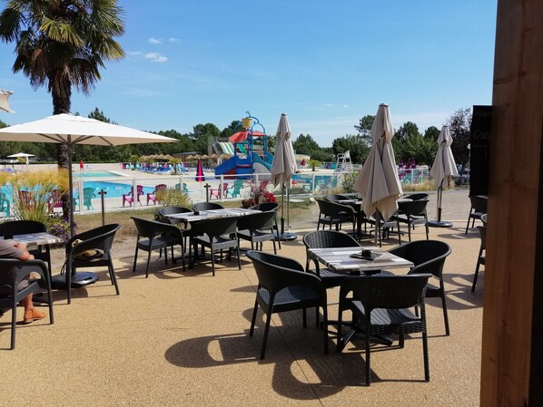 حمّام سباحة خارجي، حمّام سباحة مُدفَّأ