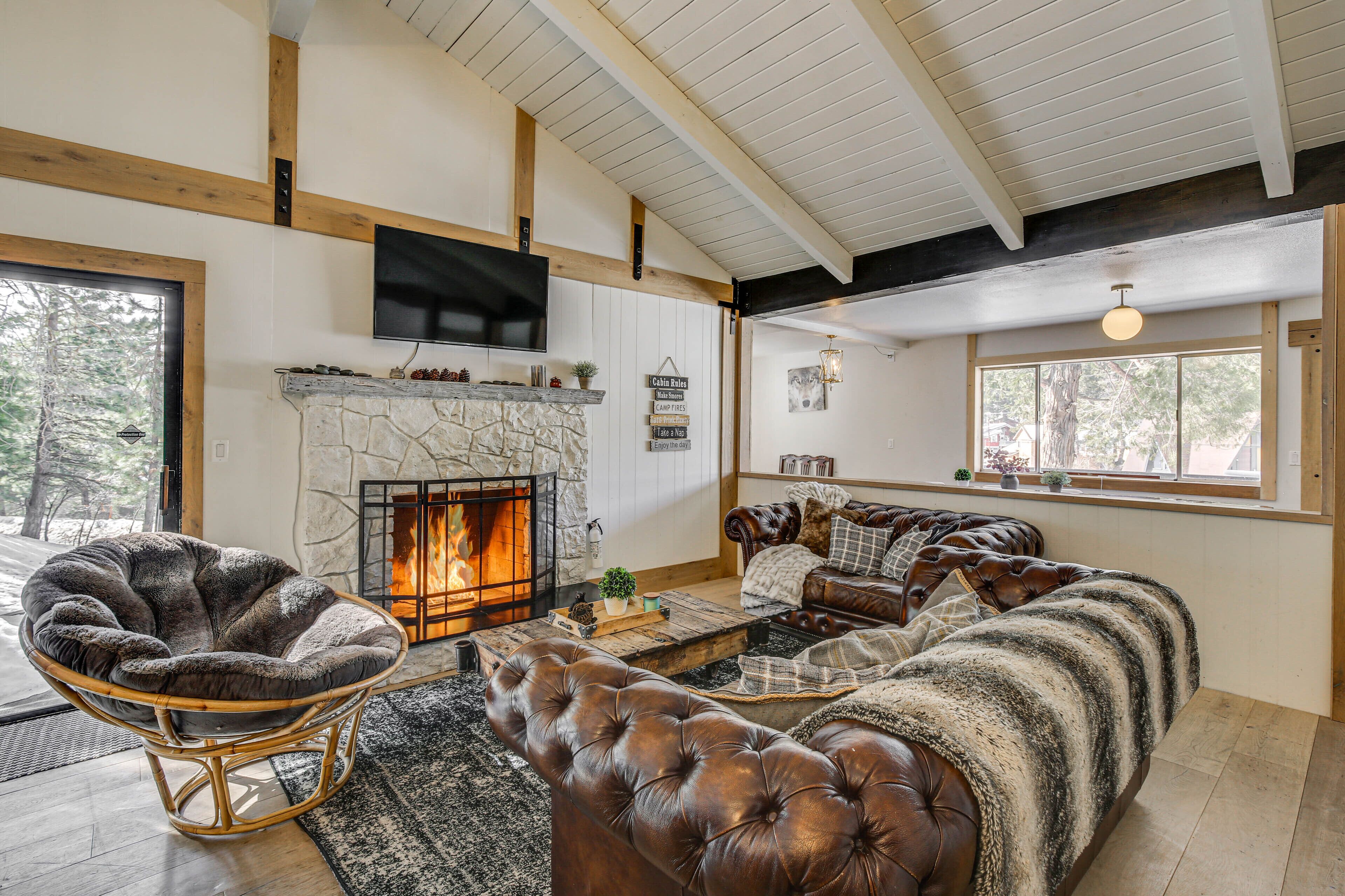 Chic Alpine Hideaway: Hiking, Skiing + Exploring!