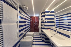 Shower, hair dryer, bidet, towels