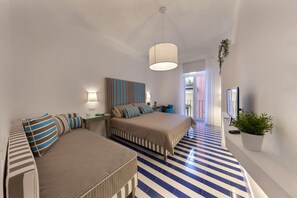 1 Schlafzimmer, Schreibtisch, schallisolierte Zimmer