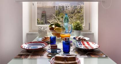 Kira Guest House, apt close to Tasso square