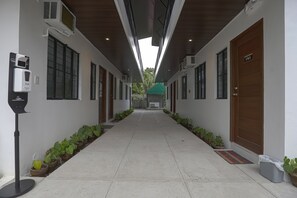 Hallway - OYO 736 Jade Apartelle (Cabuyao)