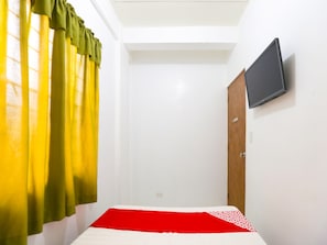 Standard Double Room - OYO 736 Jade Apartelle (Cabuyao)