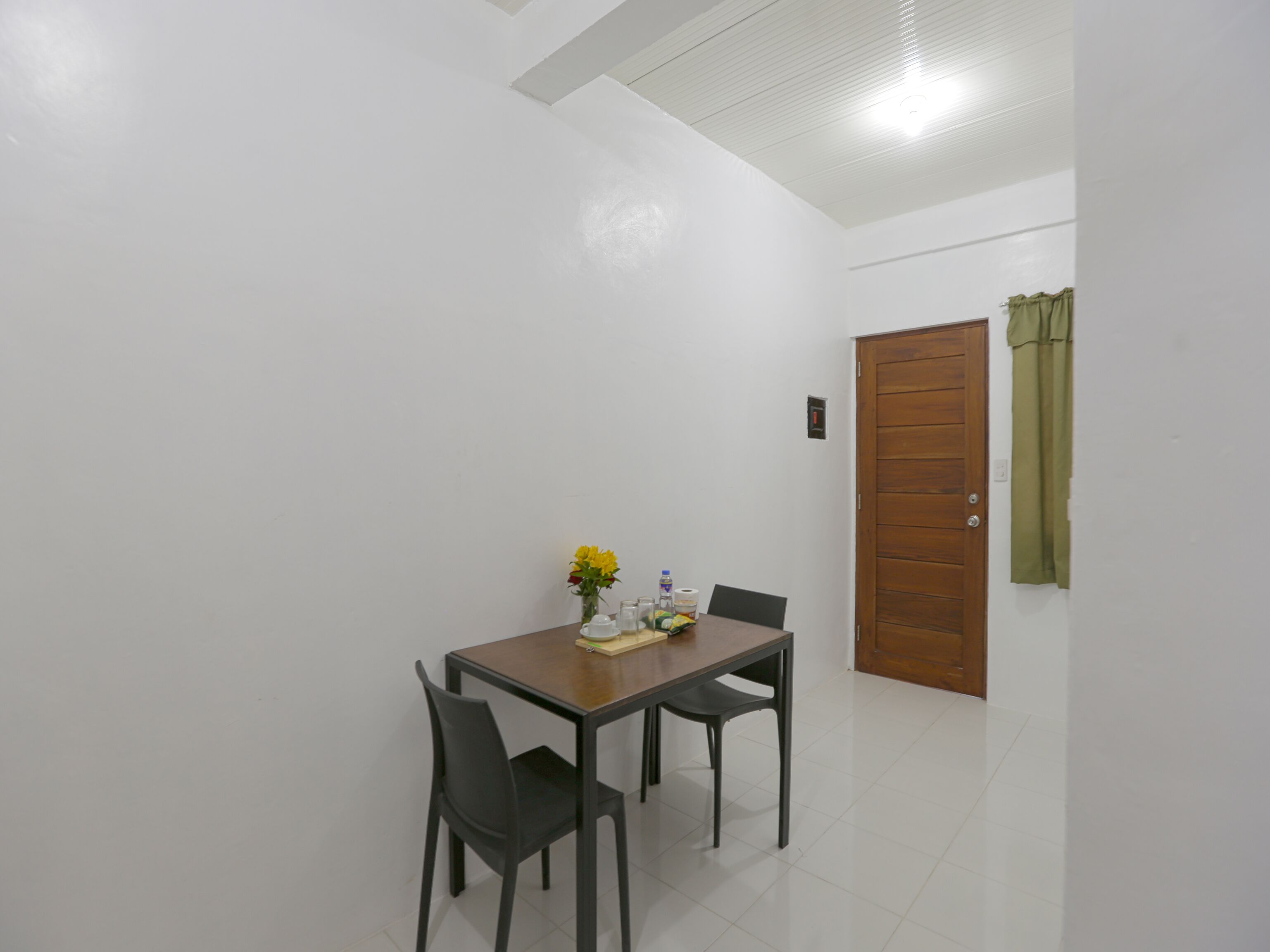 Kamar Double Standar | Area keluarga | TV layar datar