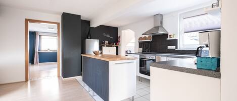 Classic Condo, 1 Bedroom, Non Smoking | Private kitchen | Full-size fridge, microwave, oven, stovetop