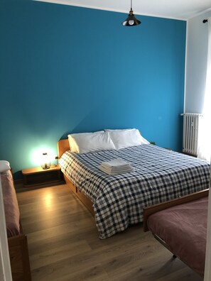 2 bedrooms, iron/ironing board, travel crib, free WiFi - La Maison Bleue sul Naviglio (Corsico)