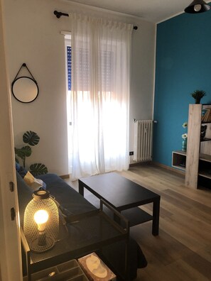 Smart TV - La Maison Bleue sul Naviglio (Corsico)