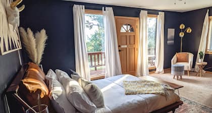 Get Away From it All at Whiskey Rapids! Dog Friendly!