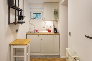Fridge, microwave, stovetop, cookware/dishes/utensils