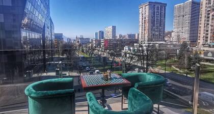 Spacious Serviced Apartment - Free Parking - Breakfast