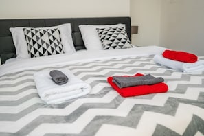 1 bedroom, bed sheets