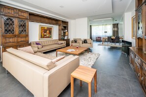 Living area - Luxury Apartment in Beautiful Neighborhood (Sarajevo)