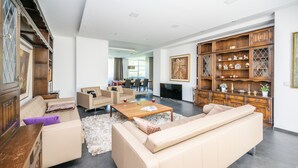 Living area - Luxury Apartment in Beautiful Neighborhood (Sarajevo)