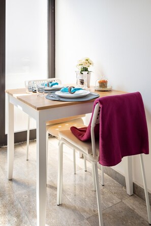 Dining - Cozy and Bright Duplex Near City Center (Zagreb)
