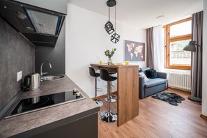 Plaque de cuisson, chaise haute