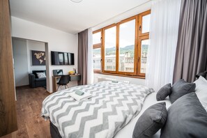 2 slaapkamers, een laptopwerkplek, een strijkplank/strijkijzer