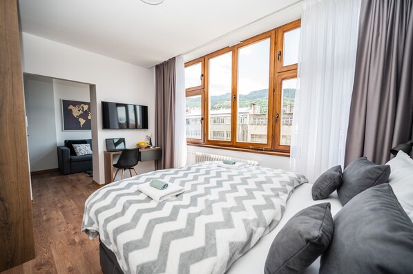 2 chambres, espace de travail pour ordinateur portable