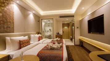 Grand Room, Twin Bed | Minibar, in-room safe, desk, soundproofing