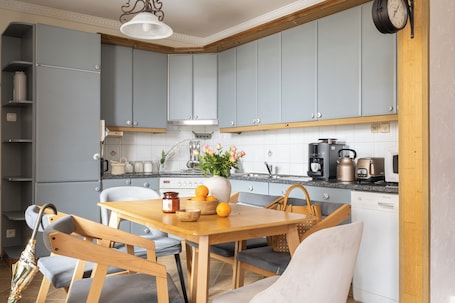 Refrigerador, horno, lavavajillas, cafetera expreso