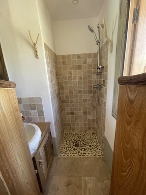 Shower, hair dryer, towels - Porto Vecchio near Palombaggia, pretty sheepfold with heated pool  (Porto-Vecchio)