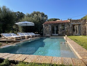Outdoor pool, a heated pool - Porto Vecchio near Palombaggia, pretty sheepfold with heated pool  (Porto-Vecchio)