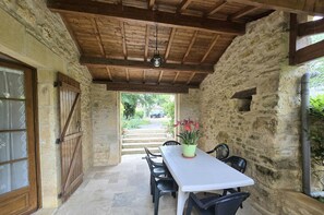 Outdoor dining - Périgord house with pool and wifi, pets allowed, near Domme (Daglan)